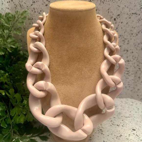 Blush pink large link Lucite necklace - Picture 3 of 4